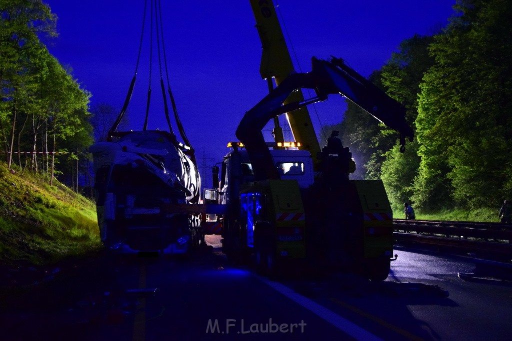 VU Gefahrgut LKW umgestuerzt A 4 Rich Koeln Hoehe AS Gummersbach P599.JPG - Miklos Laubert